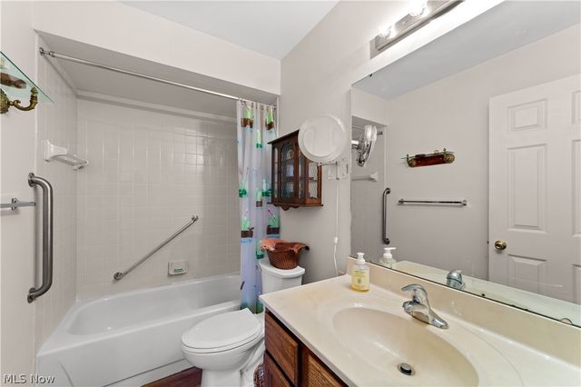 5800 Ridgeview Lane, Willoughby, OH 44094