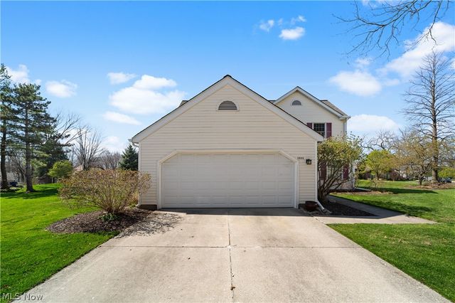 5800 Ridgeview Lane, Willoughby, OH 44094