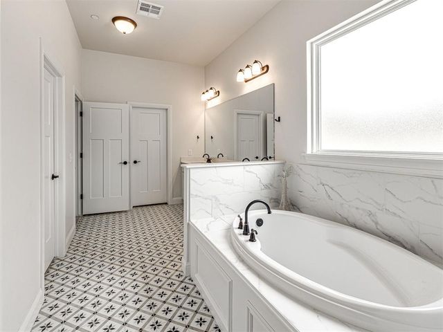 5017 Asheville Way, Choctaw, OK 73020
