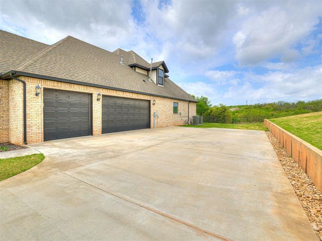 5017 Asheville Way, Choctaw, OK 73020