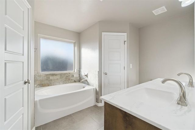 1109 Chestnut Creek Drive, Yukon, OK 73099