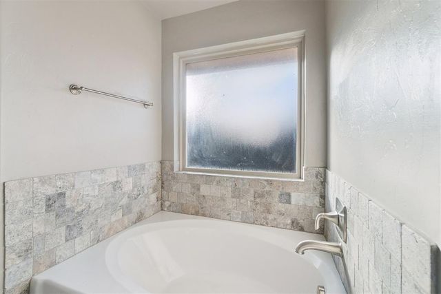 1109 Chestnut Creek Drive, Yukon, OK 73099