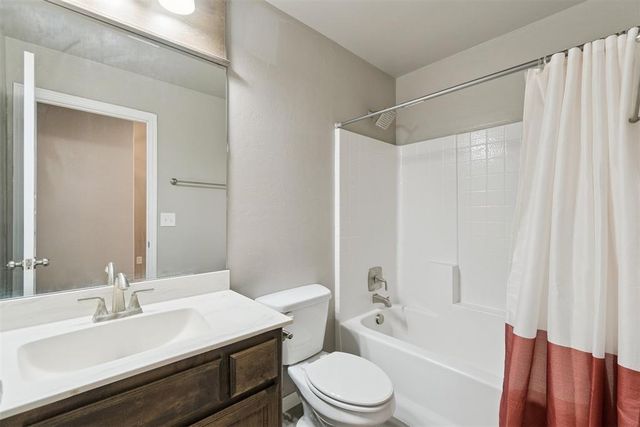 1109 Chestnut Creek Drive, Yukon, OK 73099