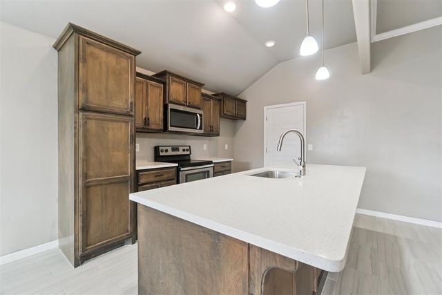 1109 Chestnut Creek Drive, Yukon, OK 73099