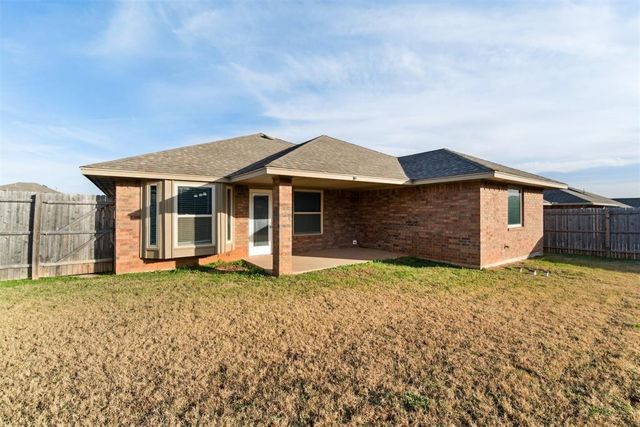 1109 Chestnut Creek Drive, Yukon, OK 73099