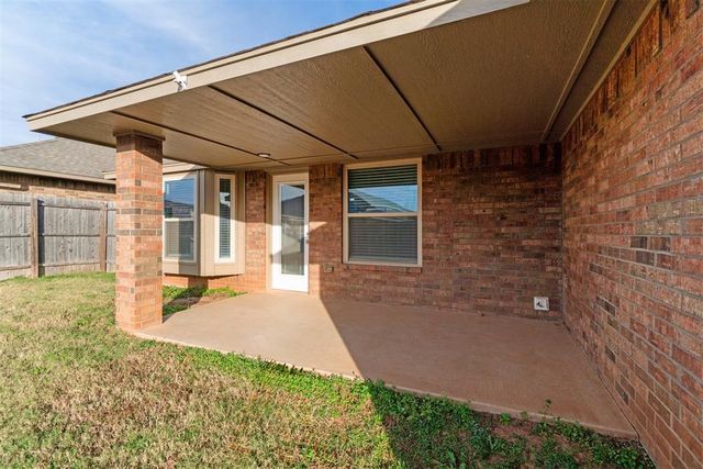 1109 Chestnut Creek Drive, Yukon, OK 73099