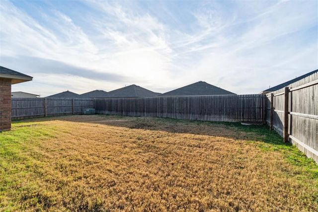 1109 Chestnut Creek Drive, Yukon, OK 73099