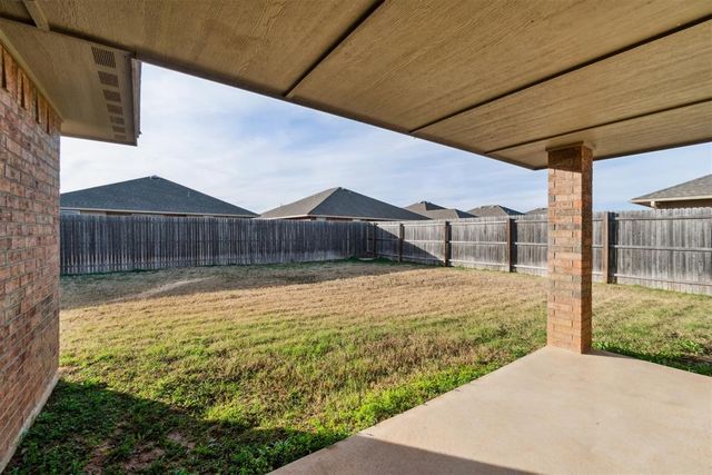 1109 Chestnut Creek Drive, Yukon, OK 73099