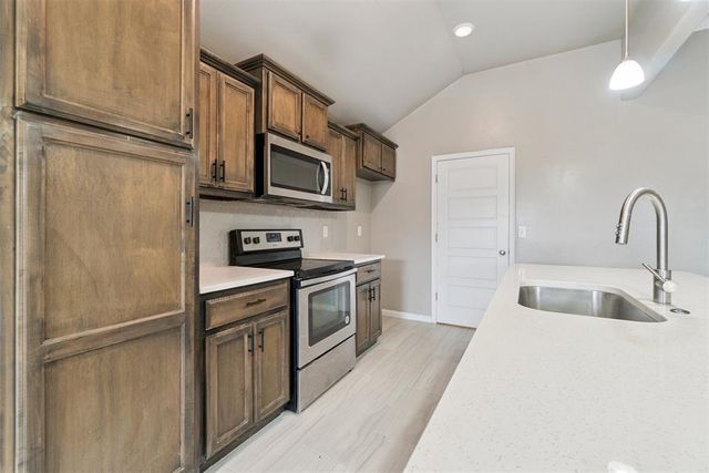 1109 Chestnut Creek Drive, Yukon, OK 73099