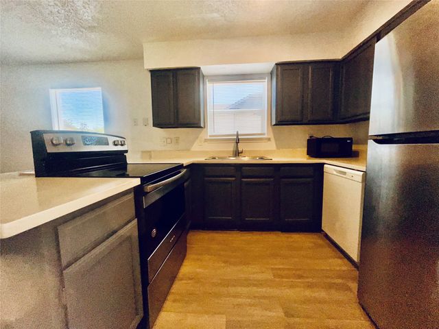112 Brookside Drive, Duncanville, TX 75137