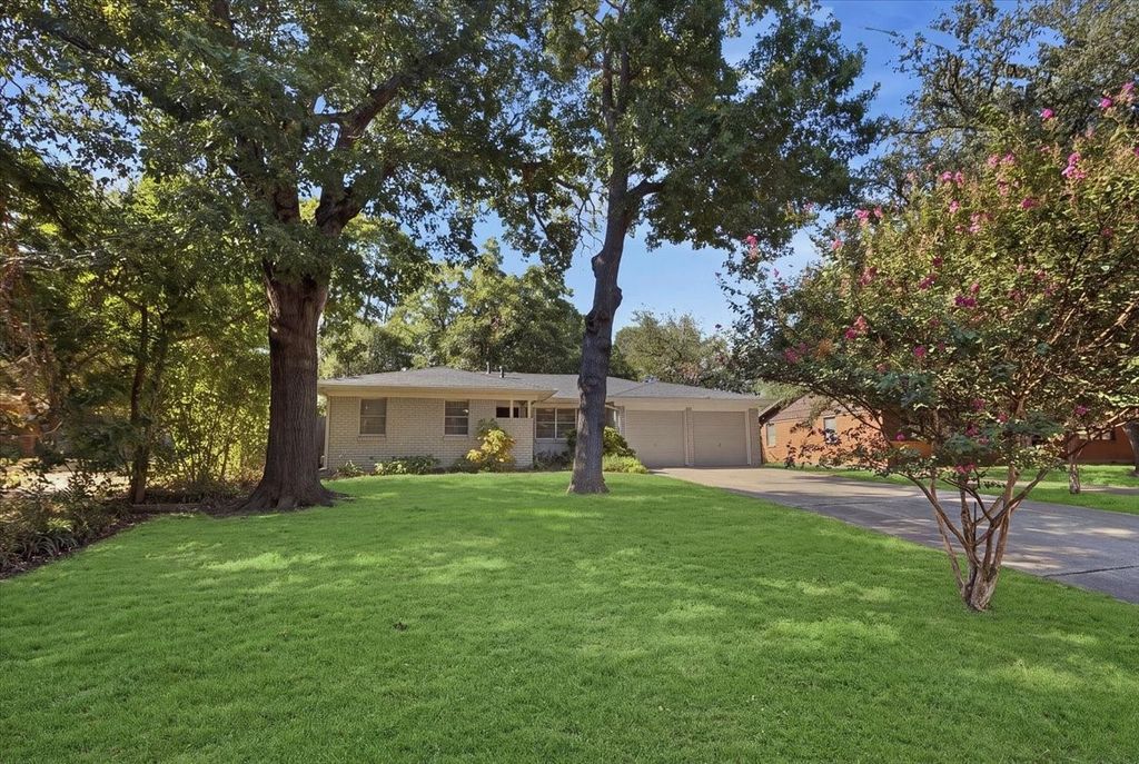 4711 Hope Street, River Oaks, TX 76114 — exterior