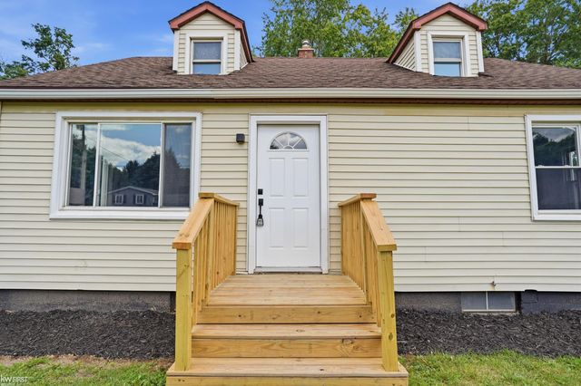 595 1st Street, Oxford, MI 48371