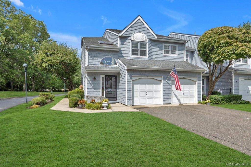11 Lakebridge Drive S, Kings Park, NY 11754 — exterior