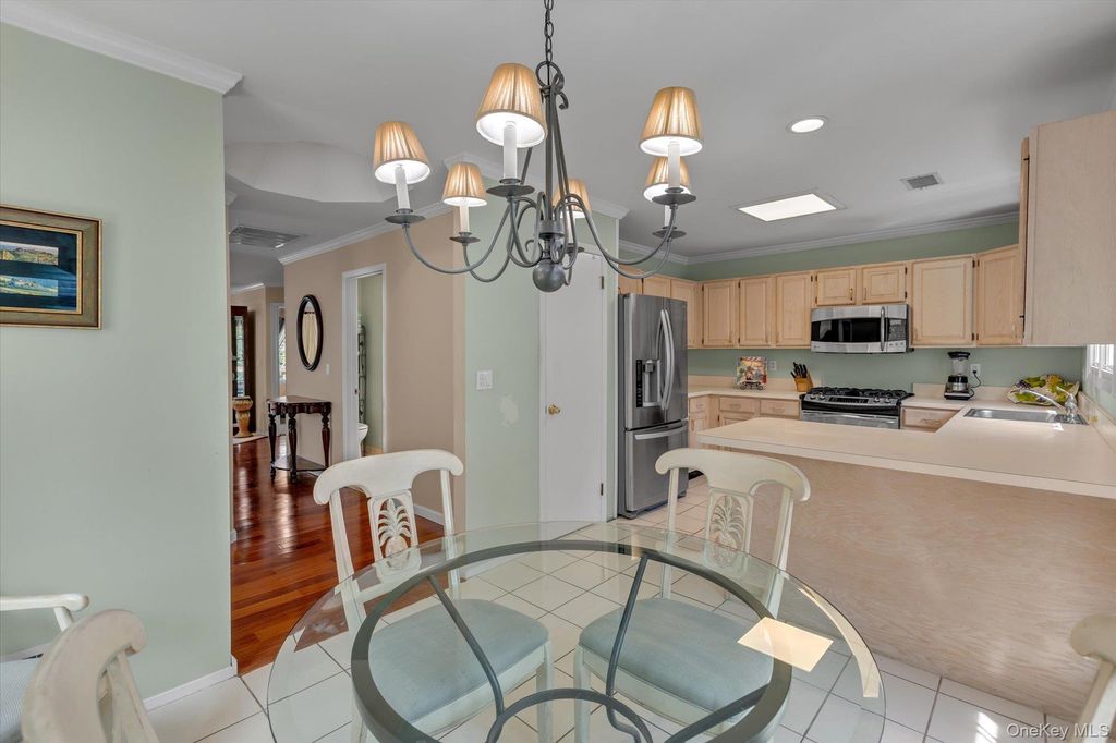 11 Lakebridge Drive S, Kings Park, NY 11754 — photo 4
