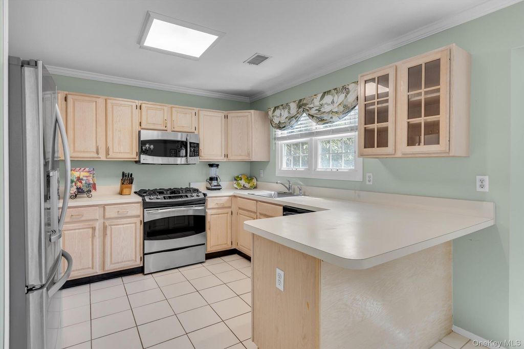 11 Lakebridge Drive S, Kings Park, NY 11754 — photo 5