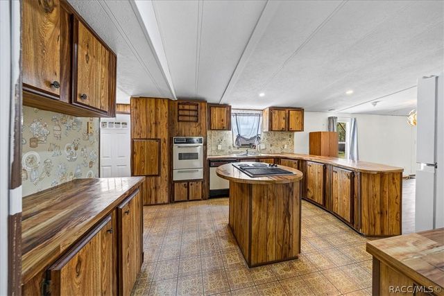 2211 N Croft Avenue, Hernando, FL 34442