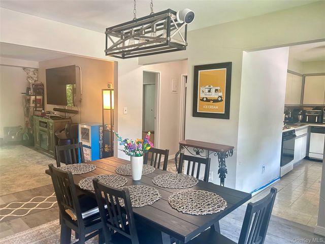 18 Cedar Court 18, Selden, NY 11784
