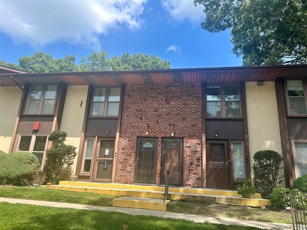 18 Cedar Court 18, Selden, NY 11784