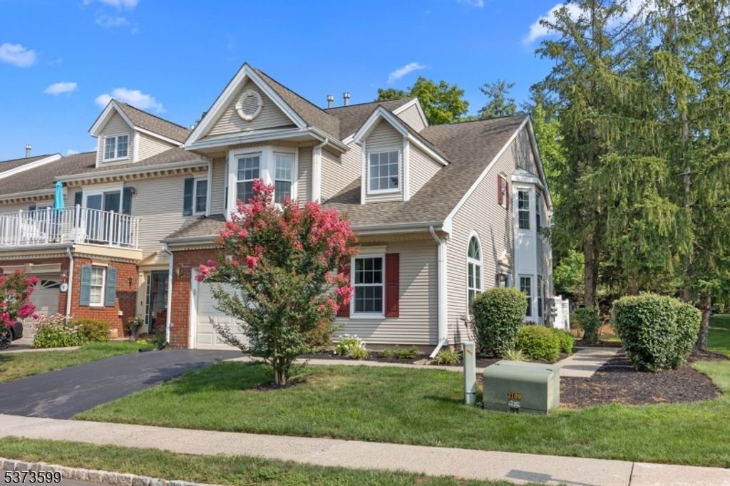 2 Sapphire Ln, Franklin Twp., NJ 08823