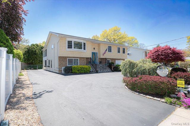 188 Geneva Street, Bay Shore, NY 11706