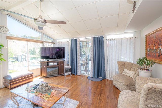 188 Geneva Street, Bay Shore, NY 11706