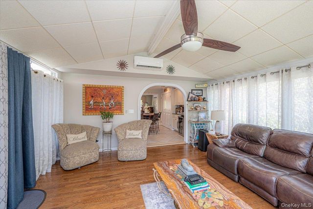 188 Geneva Street, Bay Shore, NY 11706