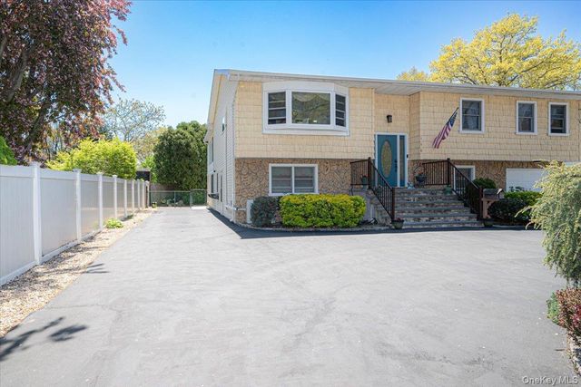 188 Geneva Street, Bay Shore, NY 11706
