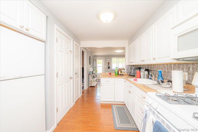 188 Geneva Street, Bay Shore, NY 11706