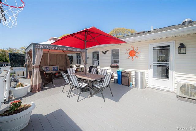 188 Geneva Street, Bay Shore, NY 11706