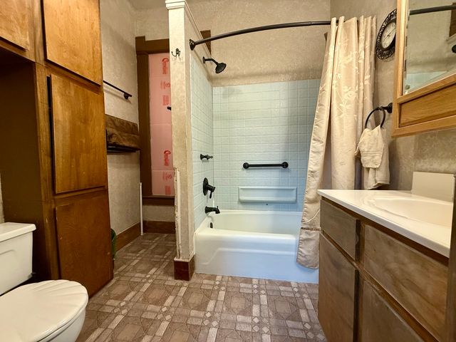 421 N Grant Street, Clinton, IL 61727