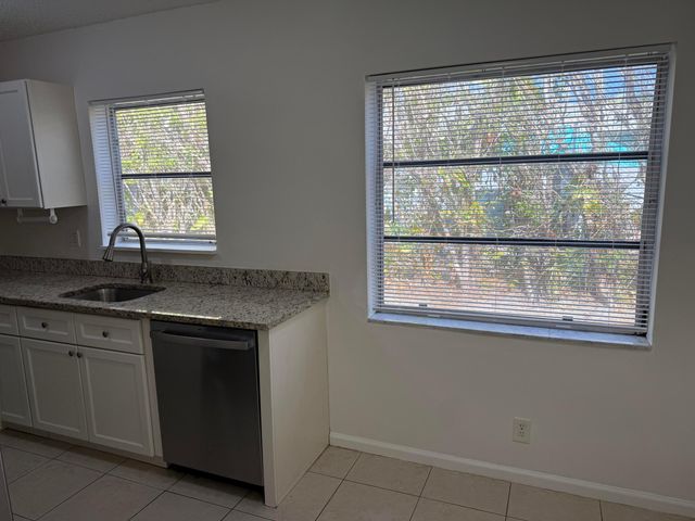 6575 NE 7th Avenue, Boca Raton, FL 33487