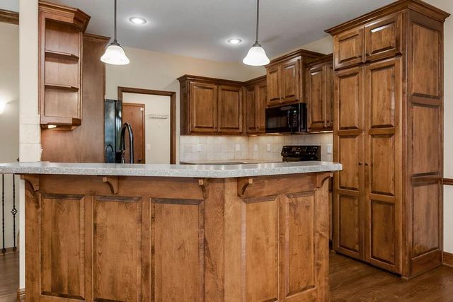 2004 NE 197th Court, Smithville, MO 64089