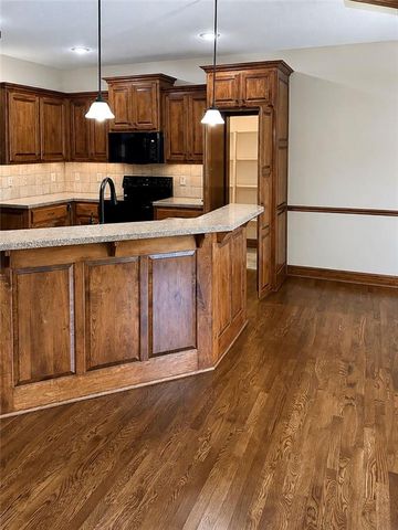2004 NE 197th Court, Smithville, MO 64089