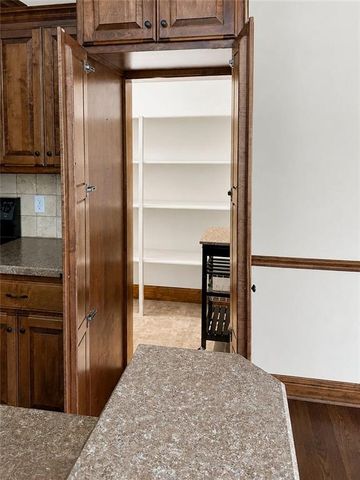 2004 NE 197th Court, Smithville, MO 64089
