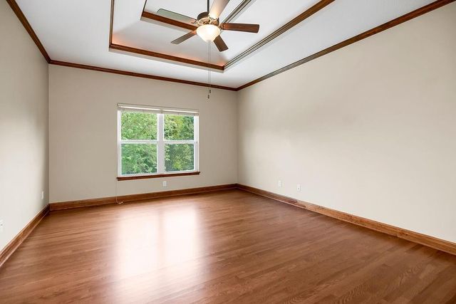 2004 NE 197th Court, Smithville, MO 64089