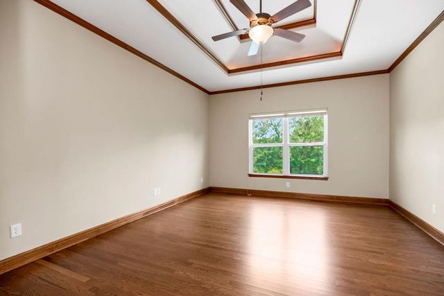 2004 NE 197th Court, Smithville, MO 64089