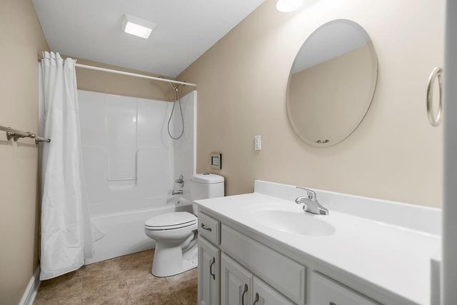 2004 NE 197th Court, Smithville, MO 64089