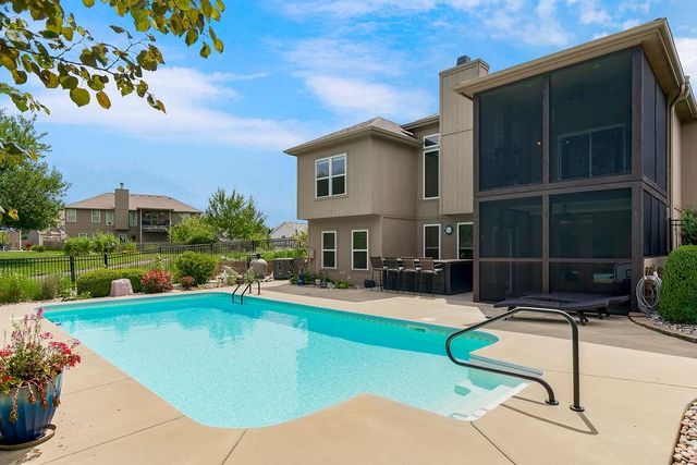 2004 NE 197th Court, Smithville, MO 64089