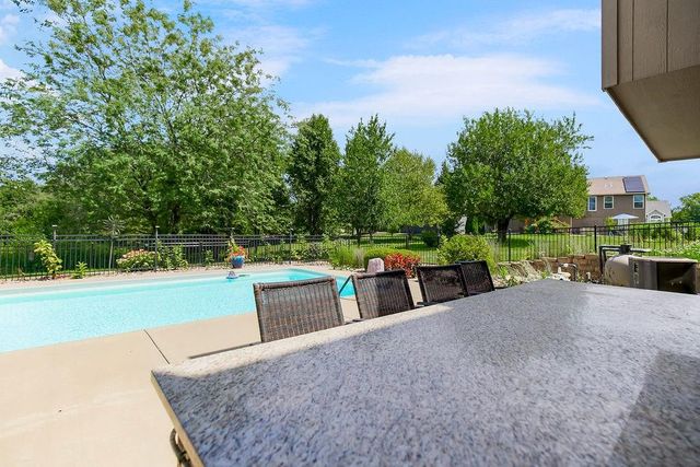 2004 NE 197th Court, Smithville, MO 64089