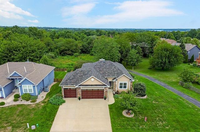 2004 NE 197th Court, Smithville, MO 64089