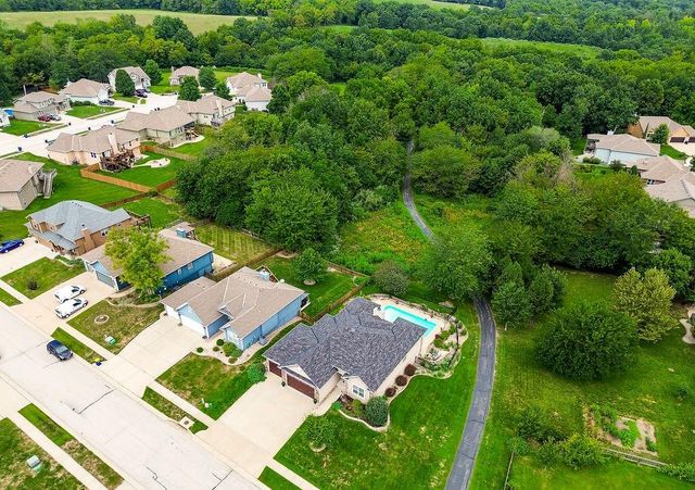 2004 NE 197th Court, Smithville, MO 64089
