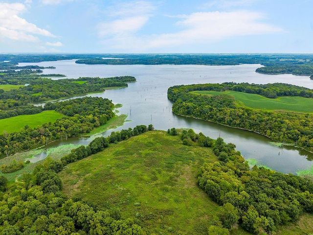 2004 NE 197th Court, Smithville, MO 64089