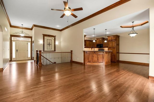 2004 NE 197th Court, Smithville, MO 64089