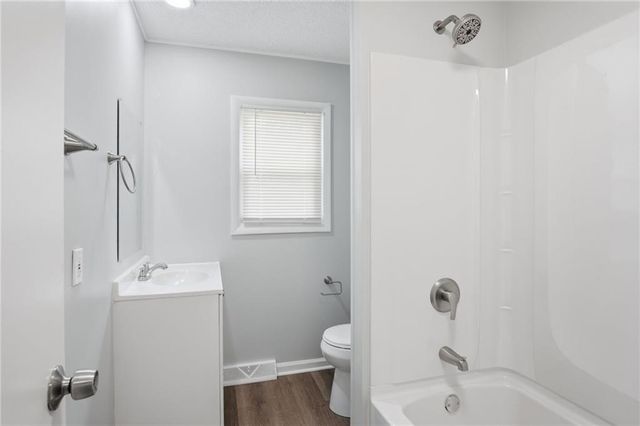 9622 Linwood Boulevard, Independence, MO 64052