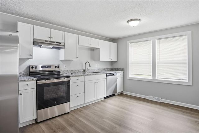 9622 Linwood Boulevard, Independence, MO 64052