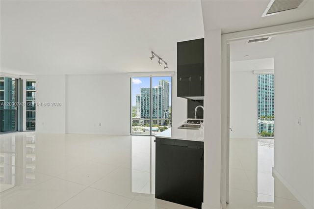 31 SE 6 St 2201, Miami, FL 33131
