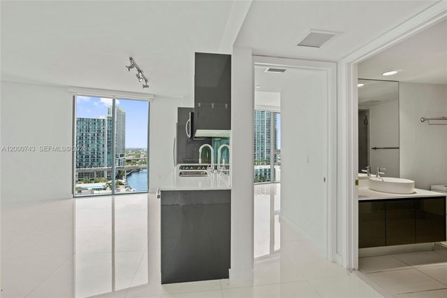 31 SE 6 St 2201, Miami, FL 33131