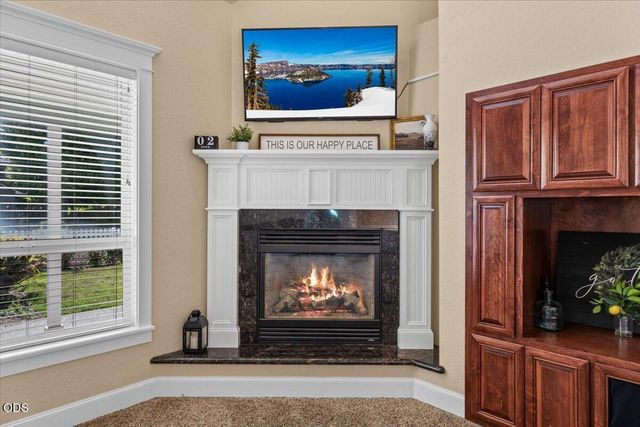 928 Buck Point Street, Central Point, OR 97502
