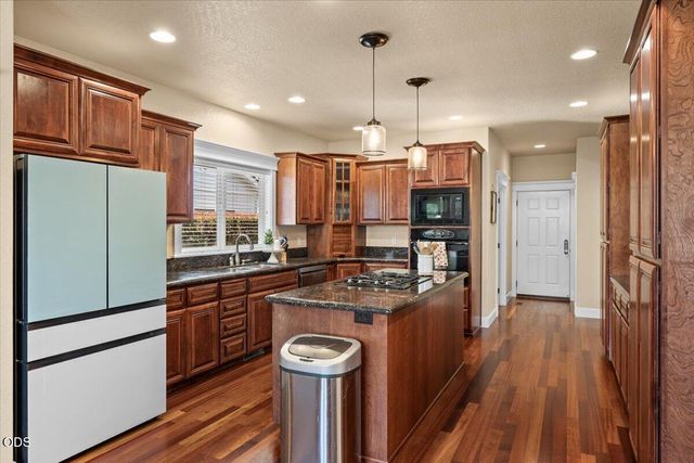 928 Buck Point Street, Central Point, OR 97502