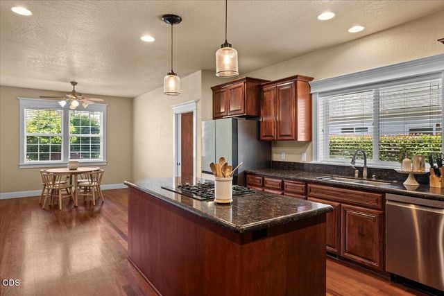 928 Buck Point Street, Central Point, OR 97502
